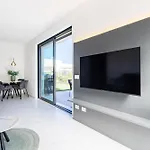 Primo Passo With Pool Apartament *