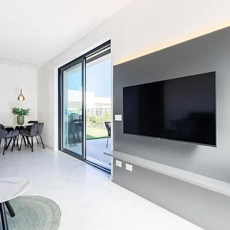 Primo Passo With Pool Apartment *